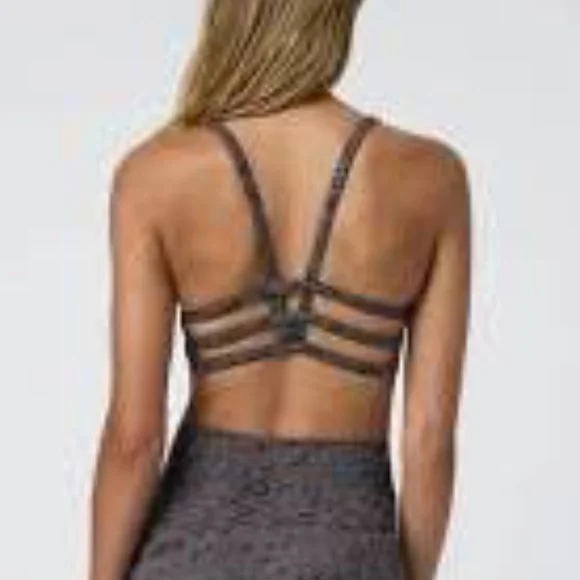 Vuori Pose Plyo Tank and Vuori Yosemite Sports Bra - Picture 14 of 14